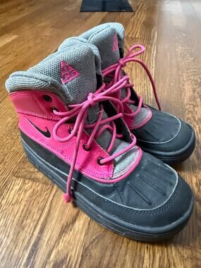 Nike ACG Woodside 2 Girl's Snow Boots Size 2.5Y